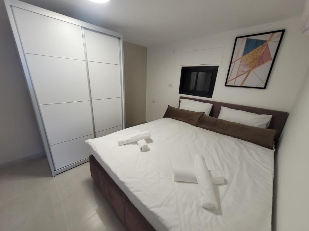 Yalarent Alba Apatments- Vacation Apartments Tiberiade Esterno foto