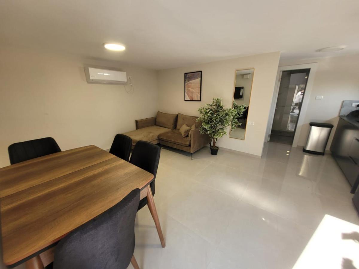 Yalarent Alba Apatments- Vacation Apartments Tiberiade Esterno foto